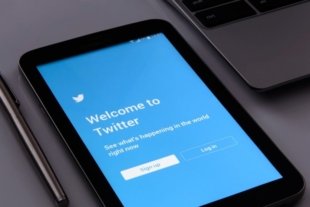 recherche d'anciens tweets
