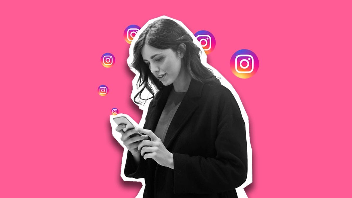 A social media manager adding line breaks to her IG caption with Metricool.