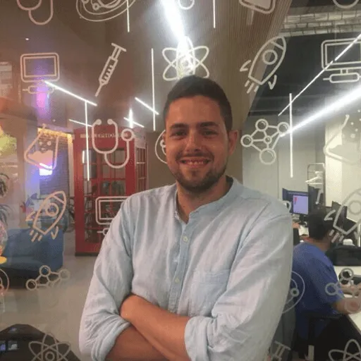 Carlos Bravo - SEO Content Manager en Metricool